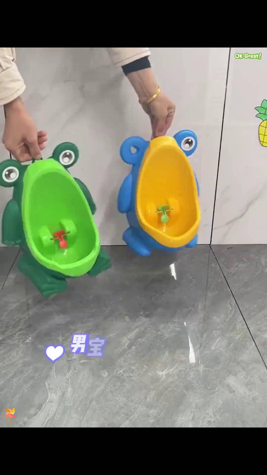 培養(yǎng)孩子獨立上廁所,買了個站立小便池