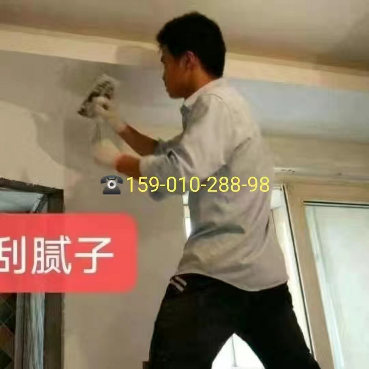 我想將刮塑過的墻面弄白,可以買油漆直接刷嗎
