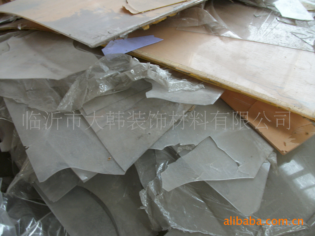 弱弱問下亞克力是塑料么?