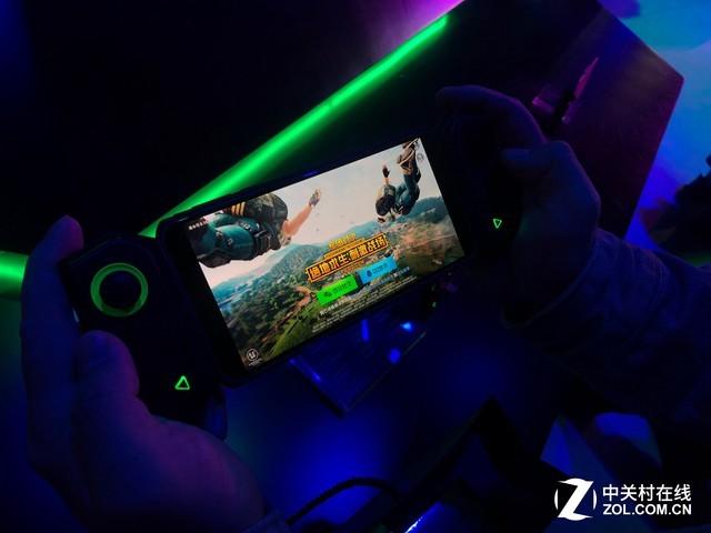 自帶手柄黑鯊游戲手機(jī)游戲愛好者的福音—ZOL好說