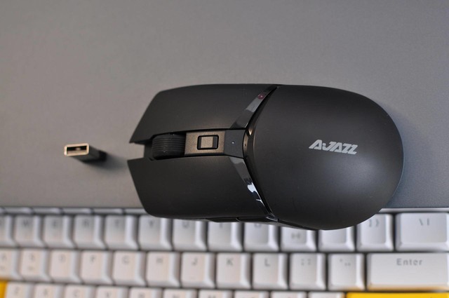 新品Logitech羅技G304開箱啦—ZOL好說