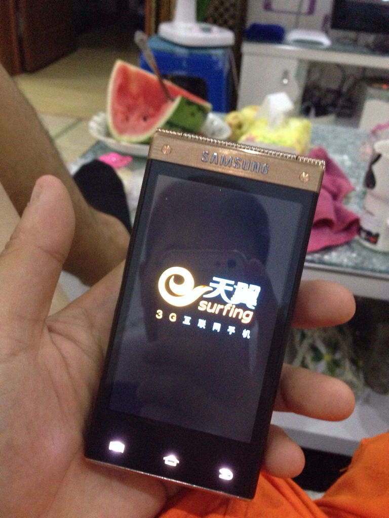 手機(jī)開不了機(jī),一直顯示引領(lǐng)3G生活,怎么處理
