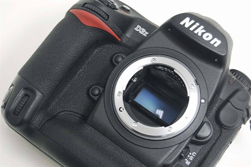 尼康(Nikon)D3X數(shù)碼相機(jī)電池與卡評測